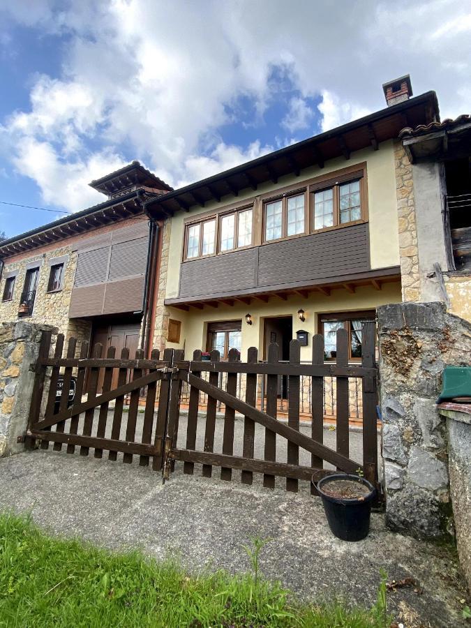 Casa Luisa Biedes, Pilona Villa Infiesto Buitenkant foto