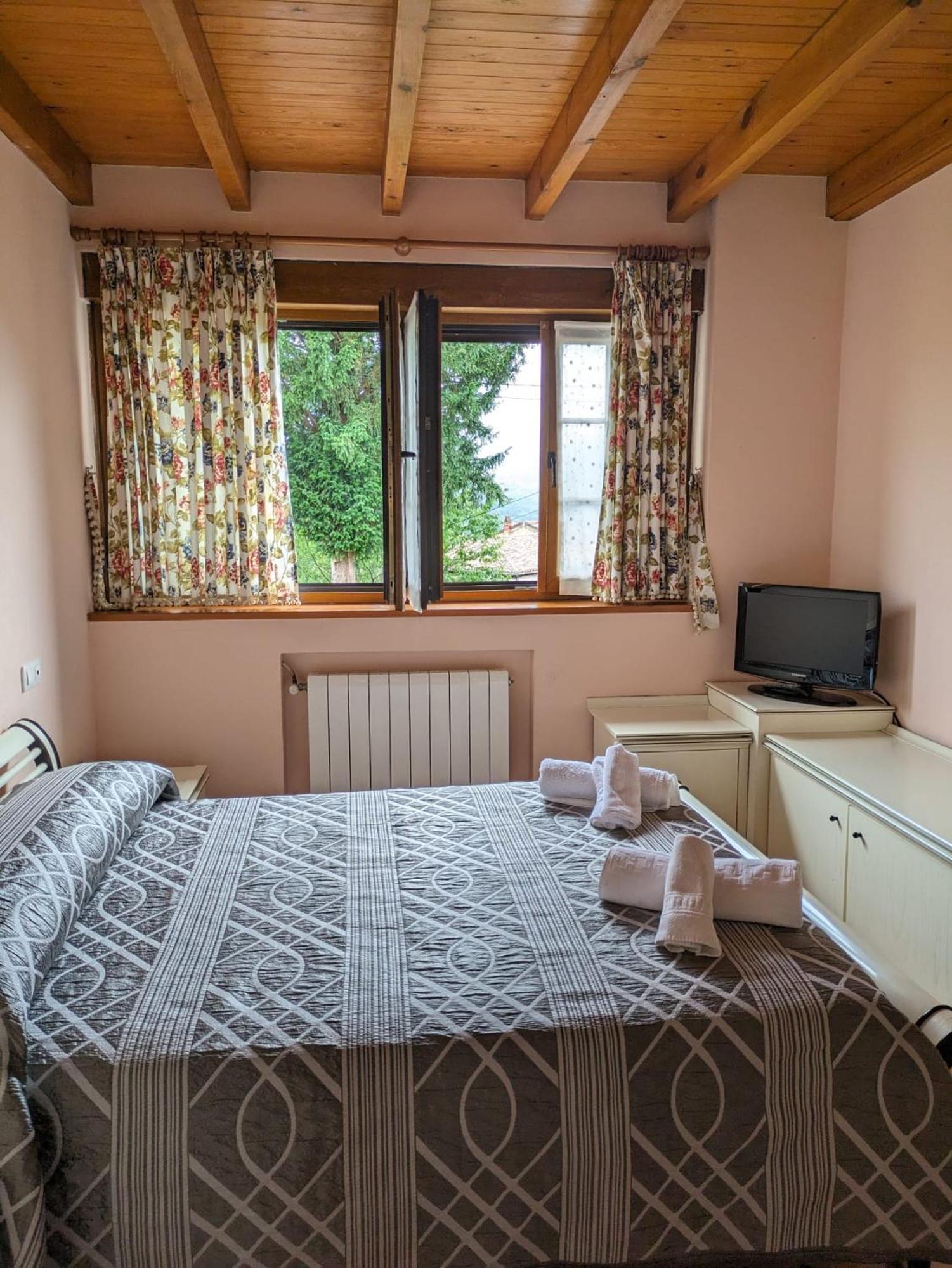 Casa Luisa Biedes, Pilona Villa Infiesto Buitenkant foto